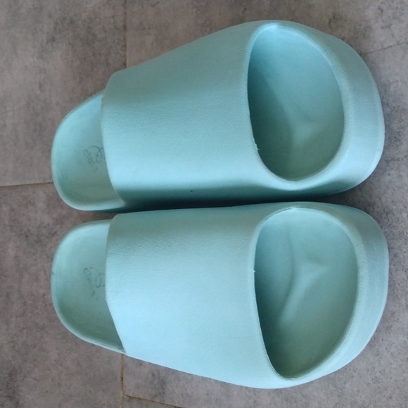 Art Class Sandals - Picture 1 of 11